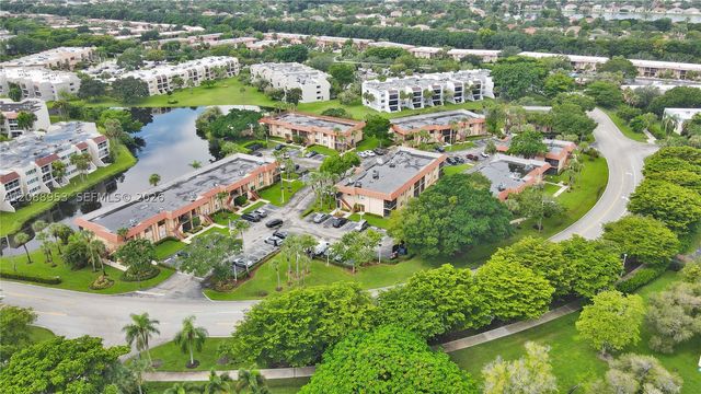 150 Lakeview Dr 203, Weston, FL 33326