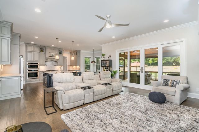 6211 Jepson Court, Charlotte, NC 28214