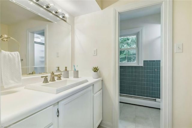 116 Stonewall PL, Newport News, VA 23606