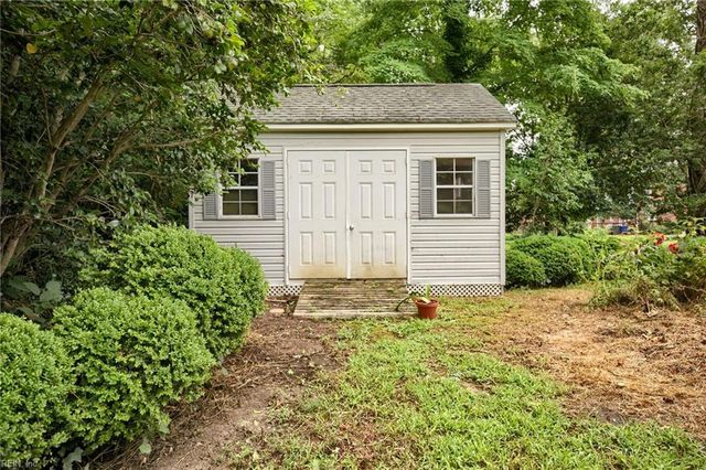 116 Stonewall PL, Newport News, VA 23606