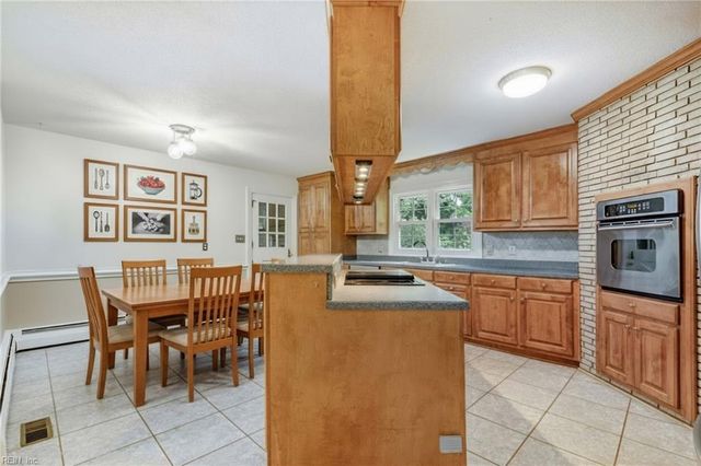 116 Stonewall PL, Newport News, VA 23606