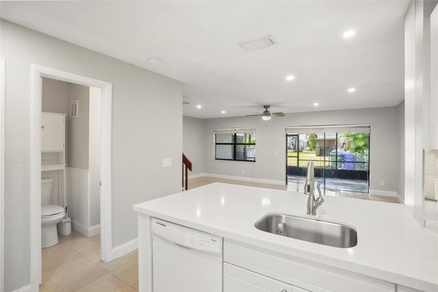 510 NW 103rd Ter 510, Pembroke Pines, FL 33026