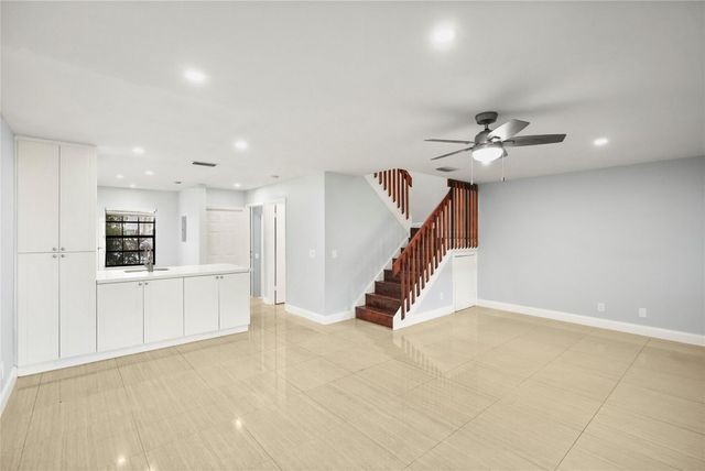 510 NW 103rd Ter 510, Pembroke Pines, FL 33026