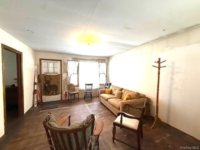 195 W Mohican Trail, Glen Spey, NY 12737