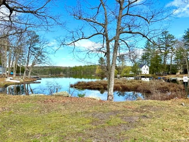 195 W Mohican Trail, Glen Spey, NY 12737