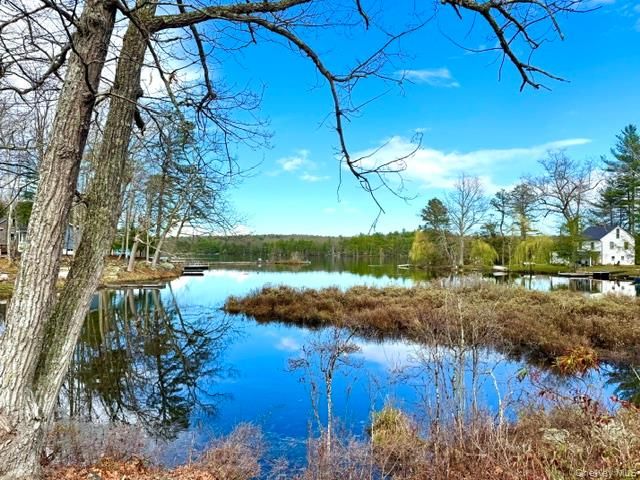195 W Mohican Trail, Glen Spey, NY 12737