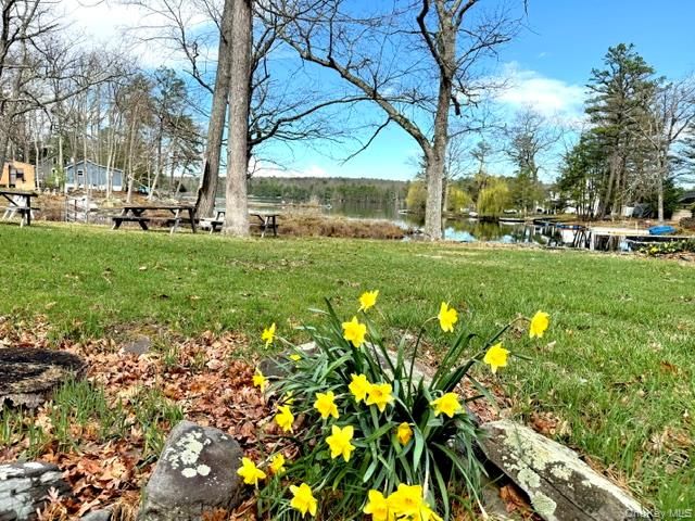 195 W Mohican Trail, Glen Spey, NY 12737