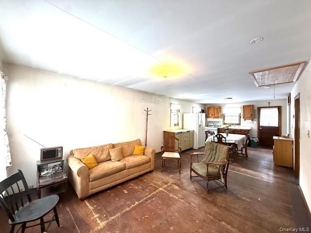 195 W Mohican Trail, Glen Spey, NY 12737