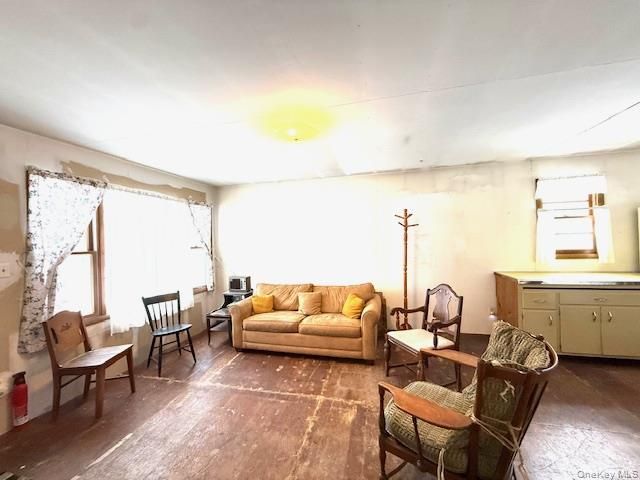 195 W Mohican Trail, Glen Spey, NY 12737