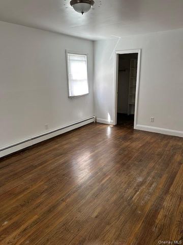 41 Clement Street, Glen Cove, NY 11542