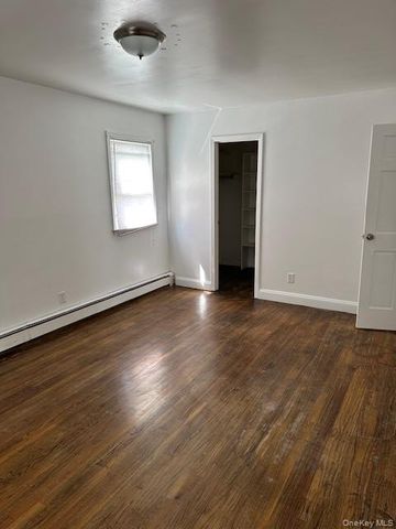 41 Clement Street, Glen Cove, NY 11542