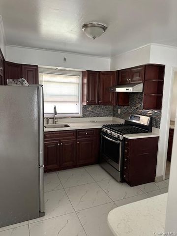 41 Clement Street, Glen Cove, NY 11542