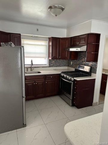 41 Clement Street, Glen Cove, NY 11542