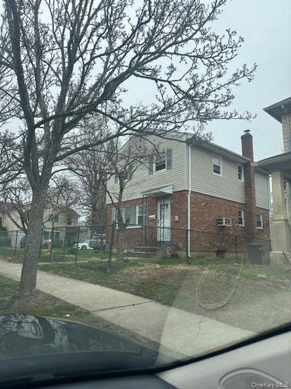 41 Clement Street, Glen Cove, NY 11542