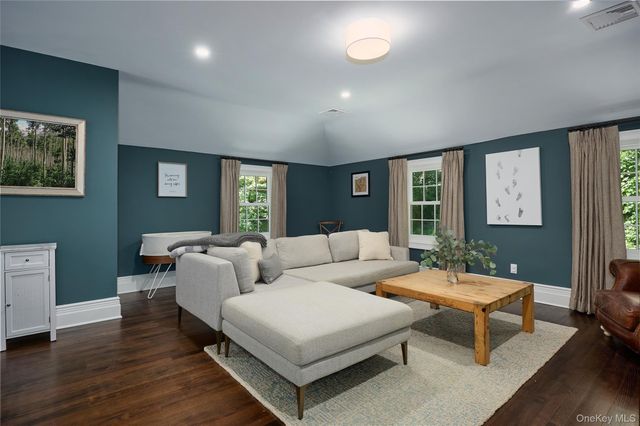 32 Lookout Road, Tuxedo Park, NY 10987