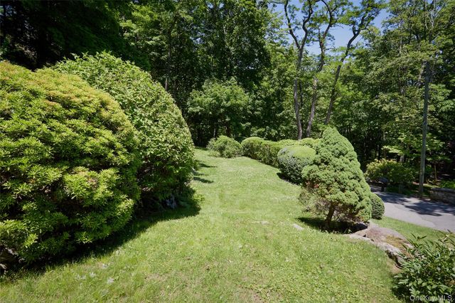 32 Lookout Road, Tuxedo Park, NY 10987