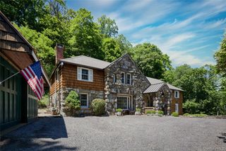 32 Lookout Road, Tuxedo Park, NY 10987
