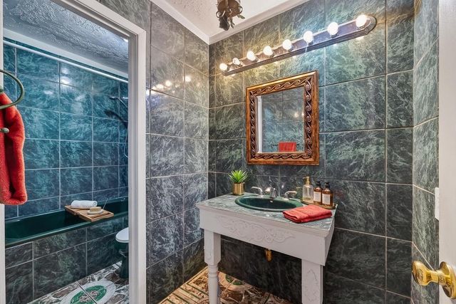 4115 Dalmatian Drive, Houston, TX 77045