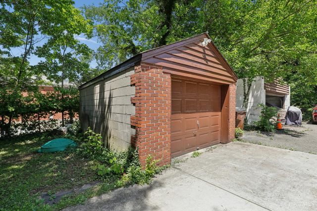 2652 Cedarbrook Drive, Golf Manor, OH 45237