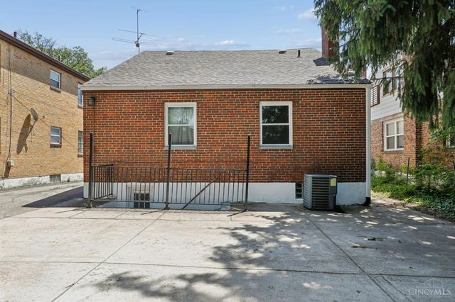 2652 Cedarbrook Drive, Golf Manor, OH 45237