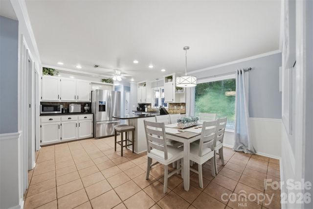 6089 Northlake Drive, Hickory, NC 28601