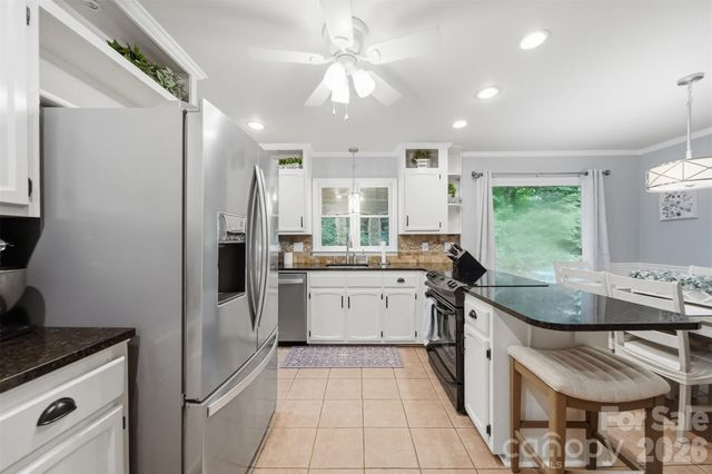 6089 Northlake Drive, Hickory, NC 28601
