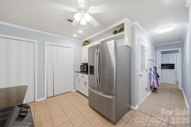 6089 Northlake Drive, Hickory, NC 28601
