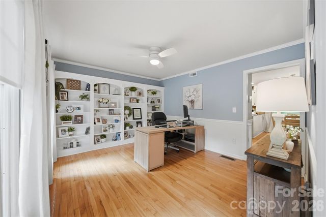 6089 Northlake Drive, Hickory, NC 28601