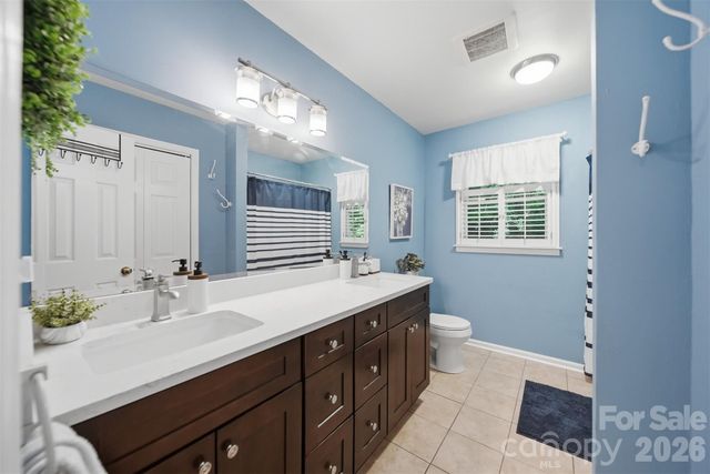 6089 Northlake Drive, Hickory, NC 28601