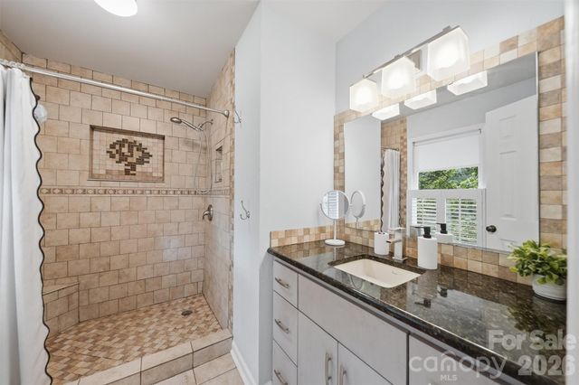 6089 Northlake Drive, Hickory, NC 28601