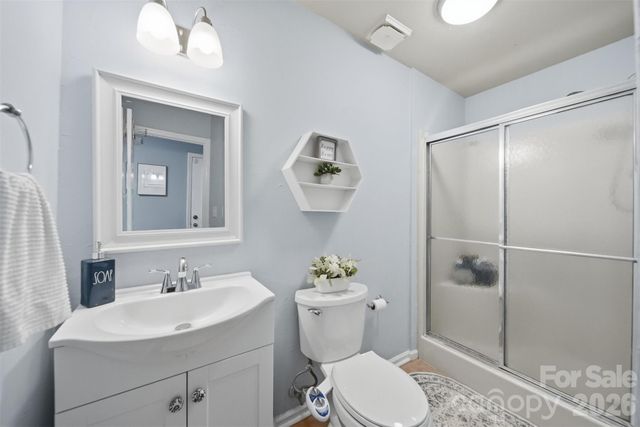 6089 Northlake Drive, Hickory, NC 28601