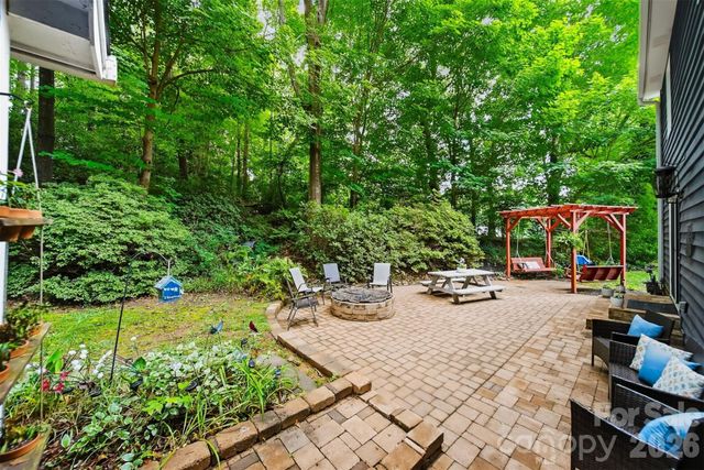 6089 Northlake Drive, Hickory, NC 28601