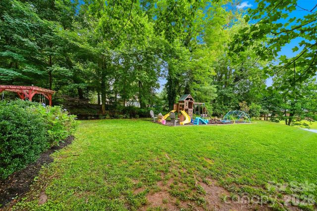 6089 Northlake Drive, Hickory, NC 28601