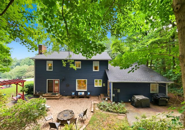 6089 Northlake Drive, Hickory, NC 28601