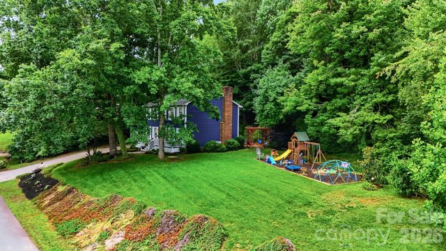 6089 Northlake Drive, Hickory, NC 28601
