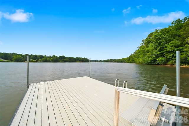 6089 Northlake Drive, Hickory, NC 28601