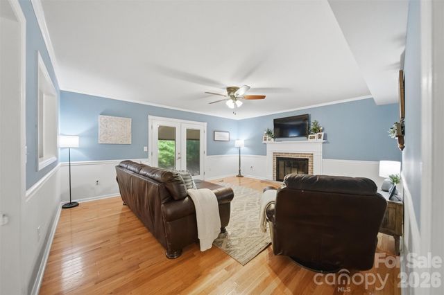 6089 Northlake Drive, Hickory, NC 28601