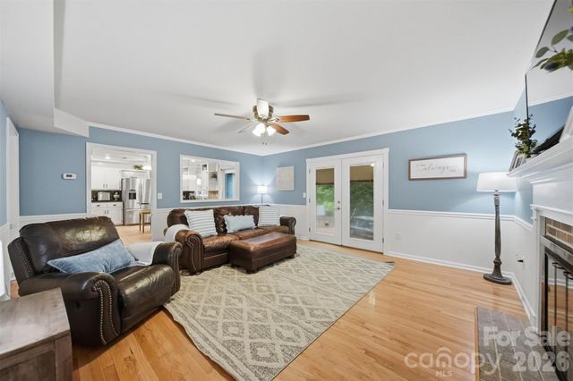 6089 Northlake Drive, Hickory, NC 28601