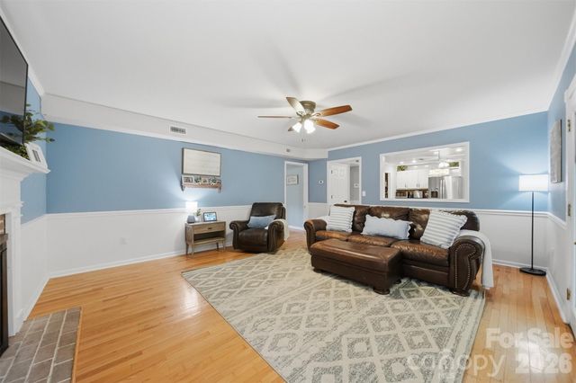 6089 Northlake Drive, Hickory, NC 28601