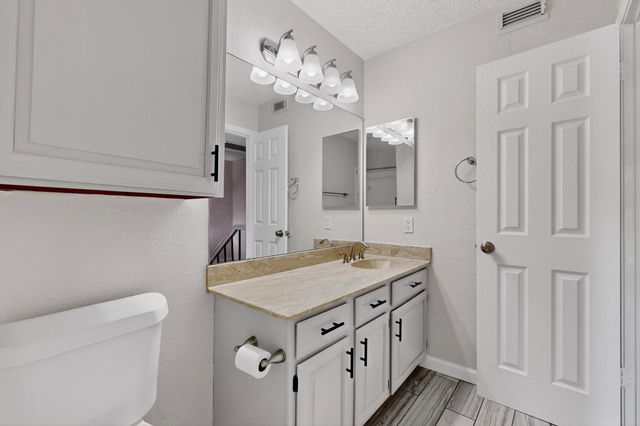 5840 Spring Valley Road 810, Dallas, TX 75254