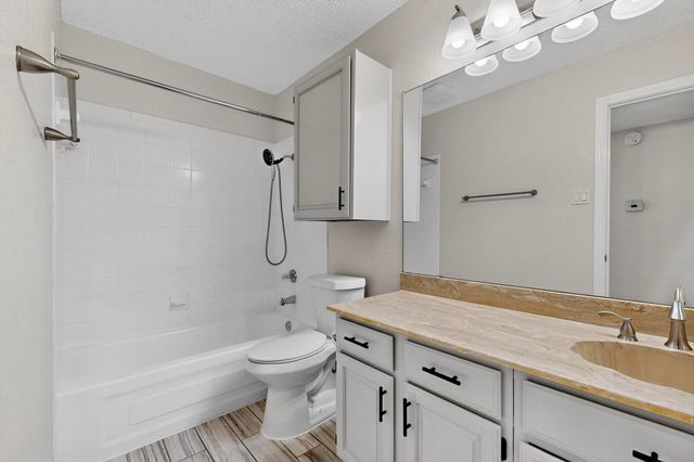 5840 Spring Valley Road 810, Dallas, TX 75254