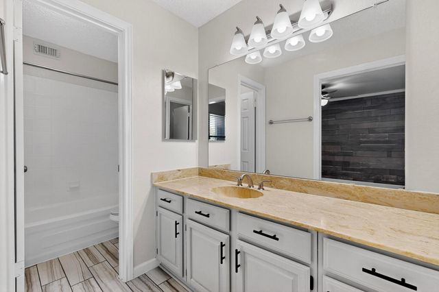 5840 Spring Valley Road 810, Dallas, TX 75254