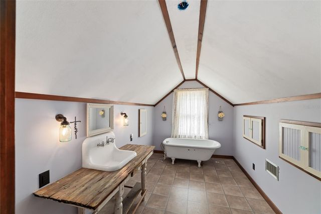 1905 MYRTLE LAKE AVENUE, Fruitland Park, FL 34731