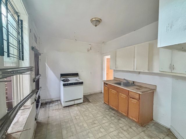 7136 S East End Avenue, Chicago, IL 60649