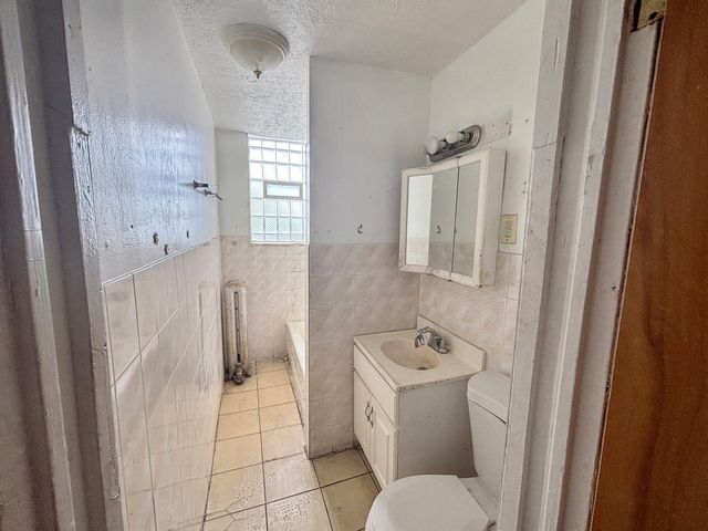7136 S East End Avenue, Chicago, IL 60649