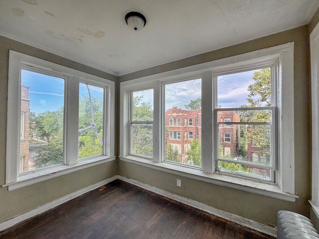 7136 S East End Avenue, Chicago, IL 60649