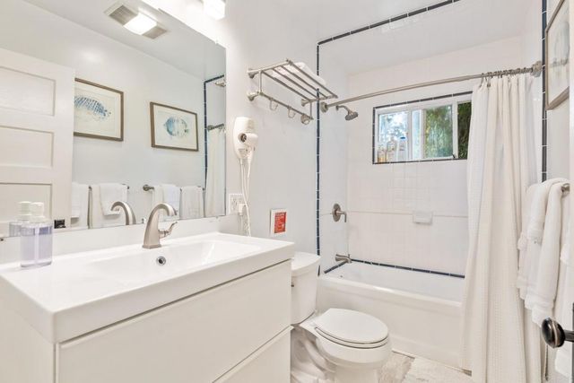 2432 3Rd Street, Santa Monica, CA 90405