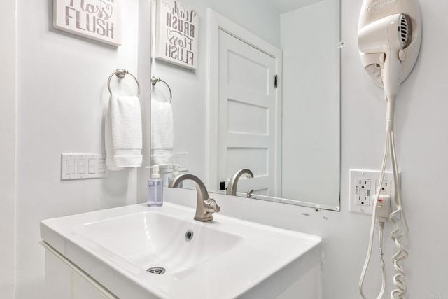 2432 3Rd Street, Santa Monica, CA 90405