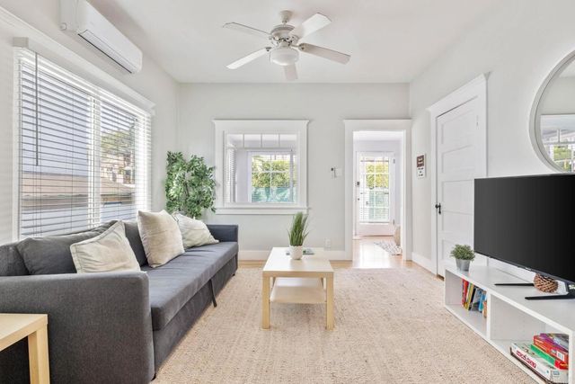 2432 3Rd Street, Santa Monica, CA 90405