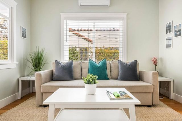 2432 3Rd Street, Santa Monica, CA 90405